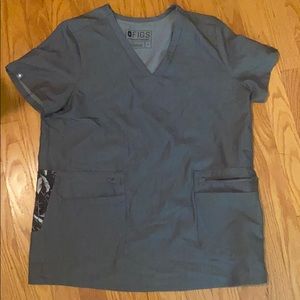 Figs scrub top and bottom